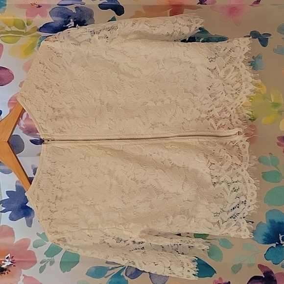 White Zip Closure blouse, L - Picture 2 of 2